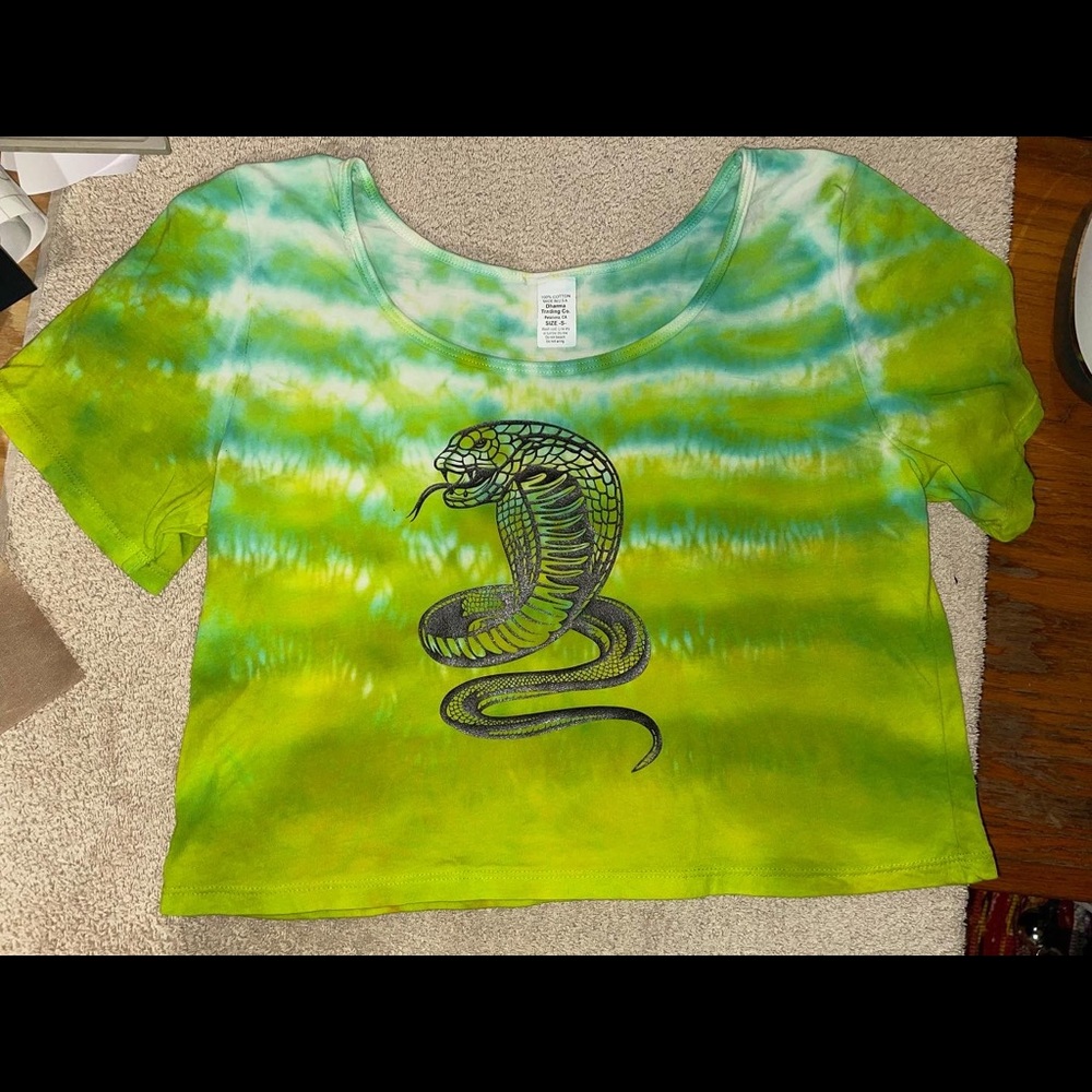 Hand dyes cobra crop top size small
